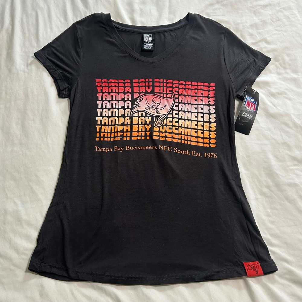 NFL Team Apparel Tampa Bay Buccaneers Women Small Black V-Neck Retro Graphic Tee